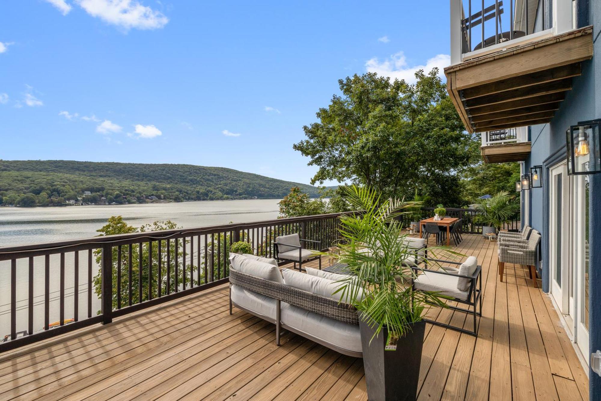 Lakeview House - Hot Tub - Firepit - Stunning Views - Spacious Deck - Cozy Living Room - Bar Greenwood Lake Extérieur photo