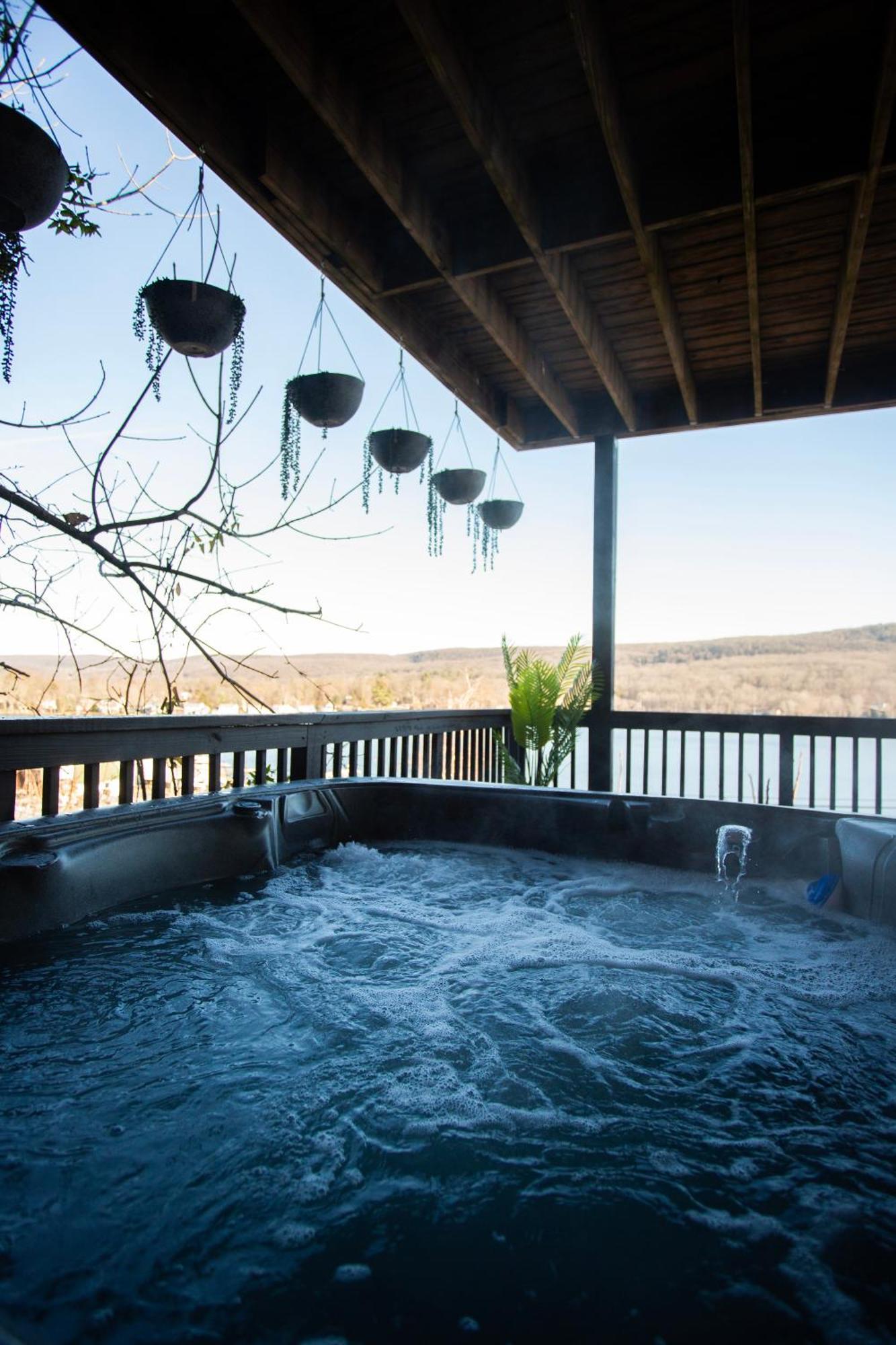 Lakeview House - Hot Tub - Firepit - Stunning Views - Spacious Deck - Cozy Living Room - Bar Greenwood Lake Extérieur photo