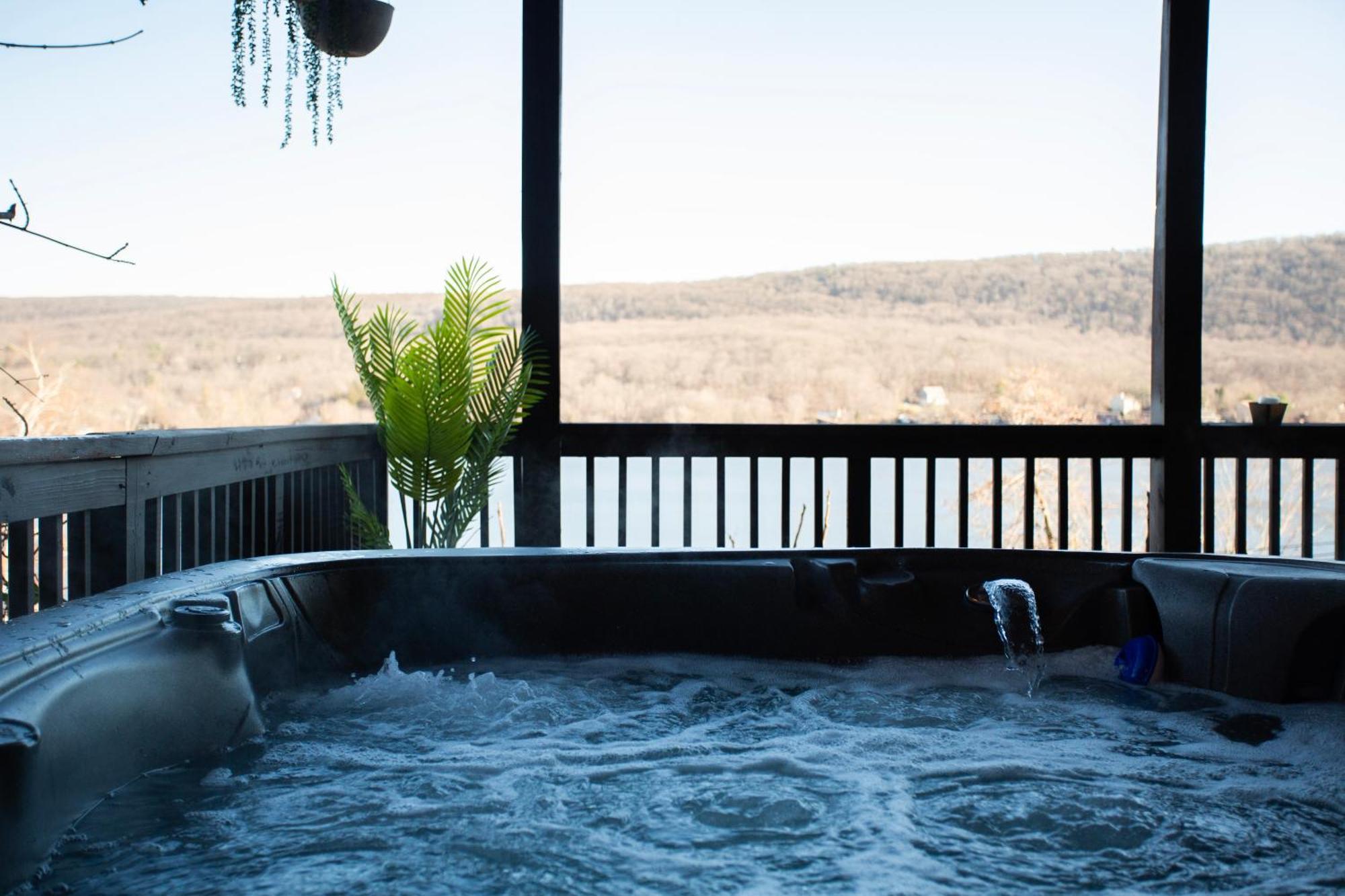 Lakeview House - Hot Tub - Firepit - Stunning Views - Spacious Deck - Cozy Living Room - Bar Greenwood Lake Extérieur photo