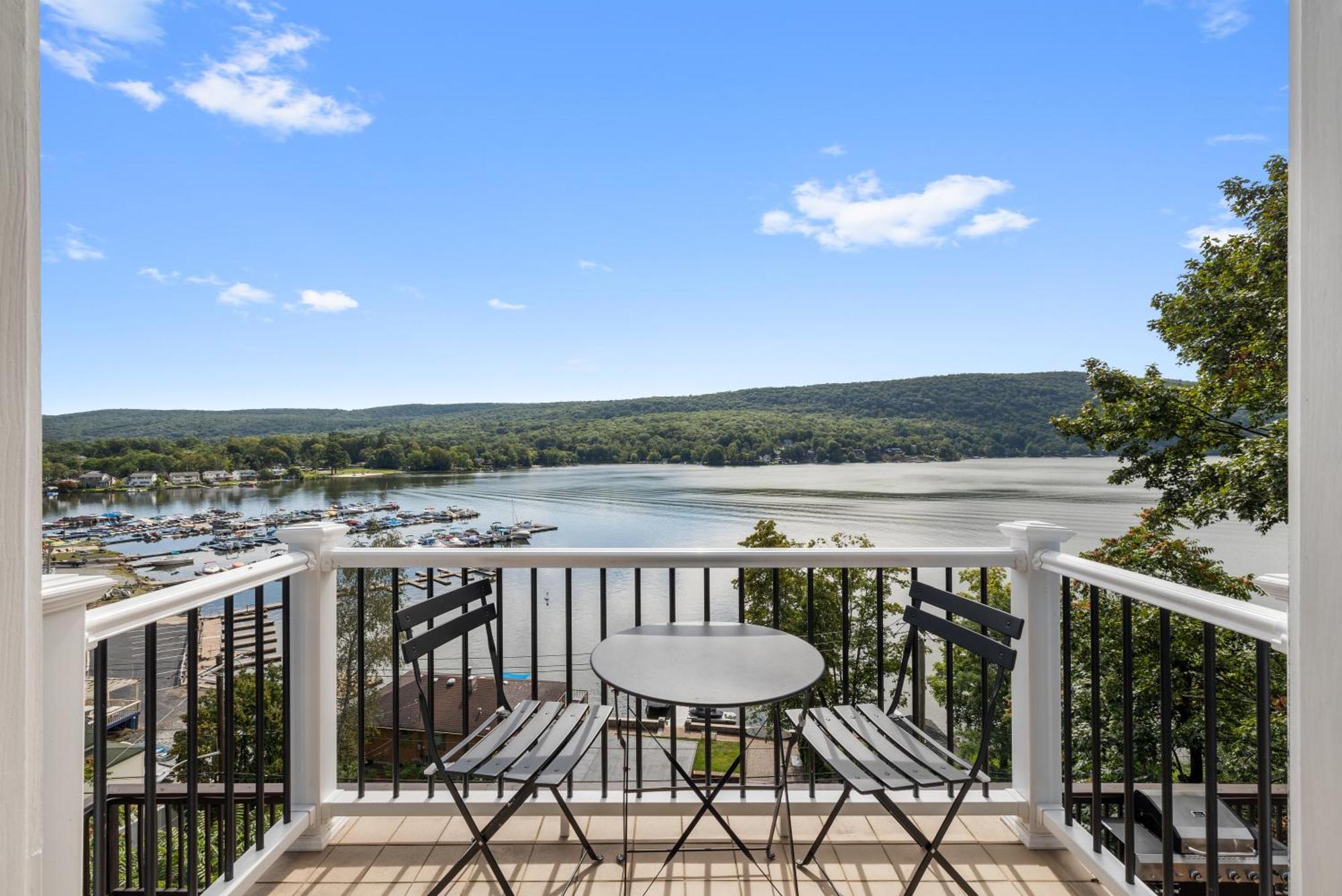 Lakeview House - Hot Tub - Firepit - Stunning Views - Spacious Deck - Cozy Living Room - Bar Greenwood Lake Extérieur photo