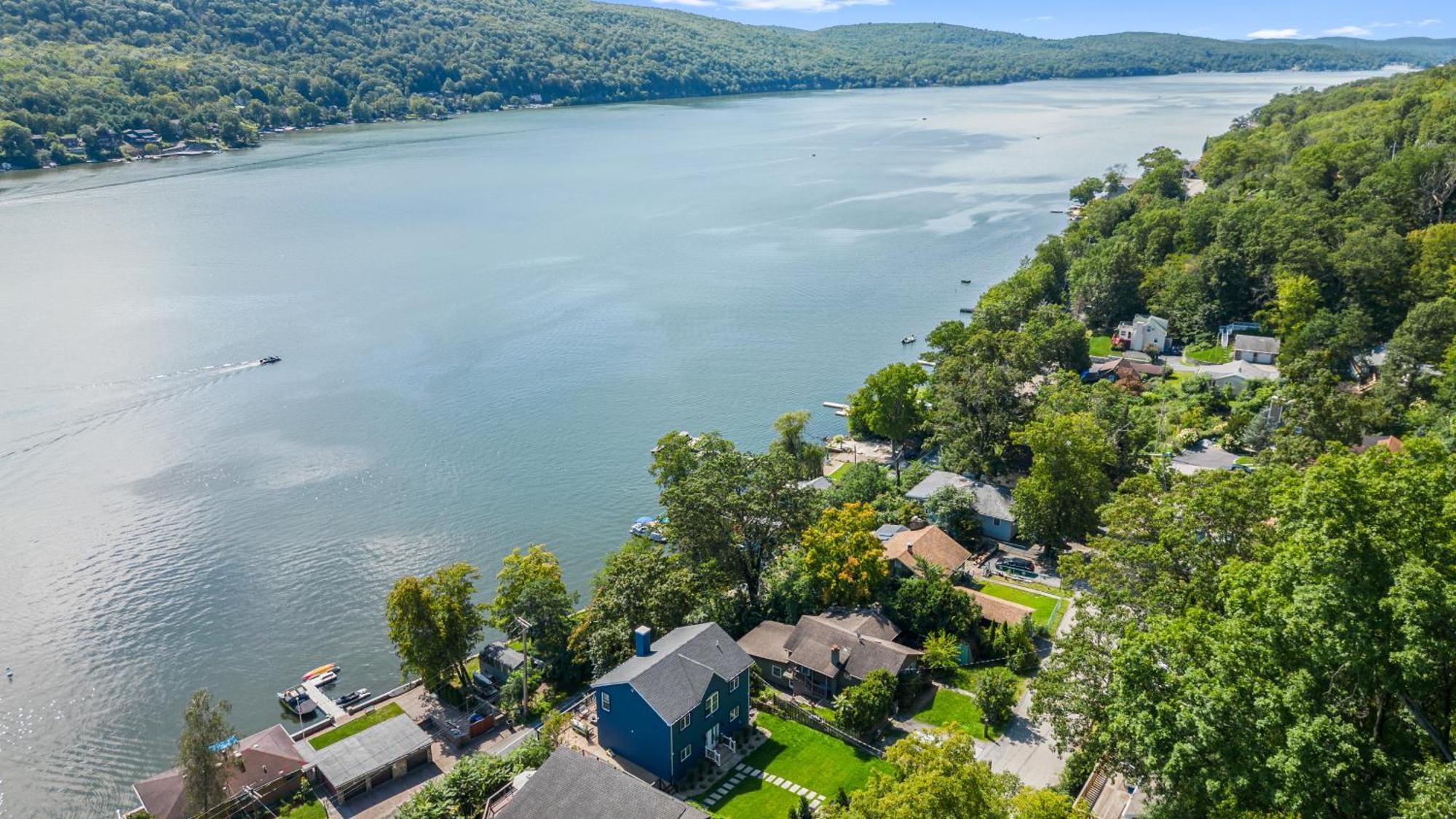 Lakeview House - Hot Tub - Firepit - Stunning Views - Spacious Deck - Cozy Living Room - Bar Greenwood Lake Extérieur photo