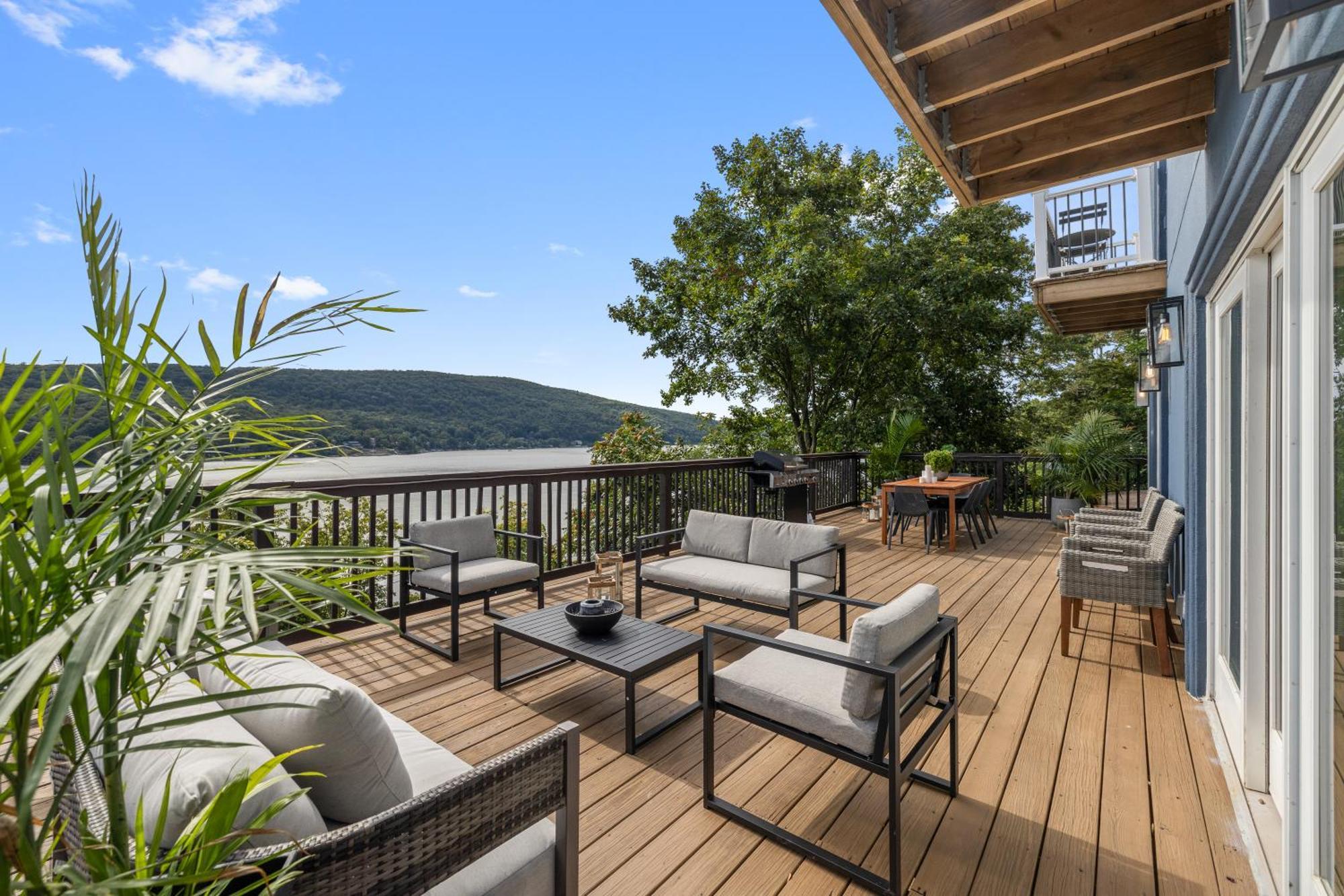 Lakeview House - Hot Tub - Firepit - Stunning Views - Spacious Deck - Cozy Living Room - Bar Greenwood Lake Extérieur photo