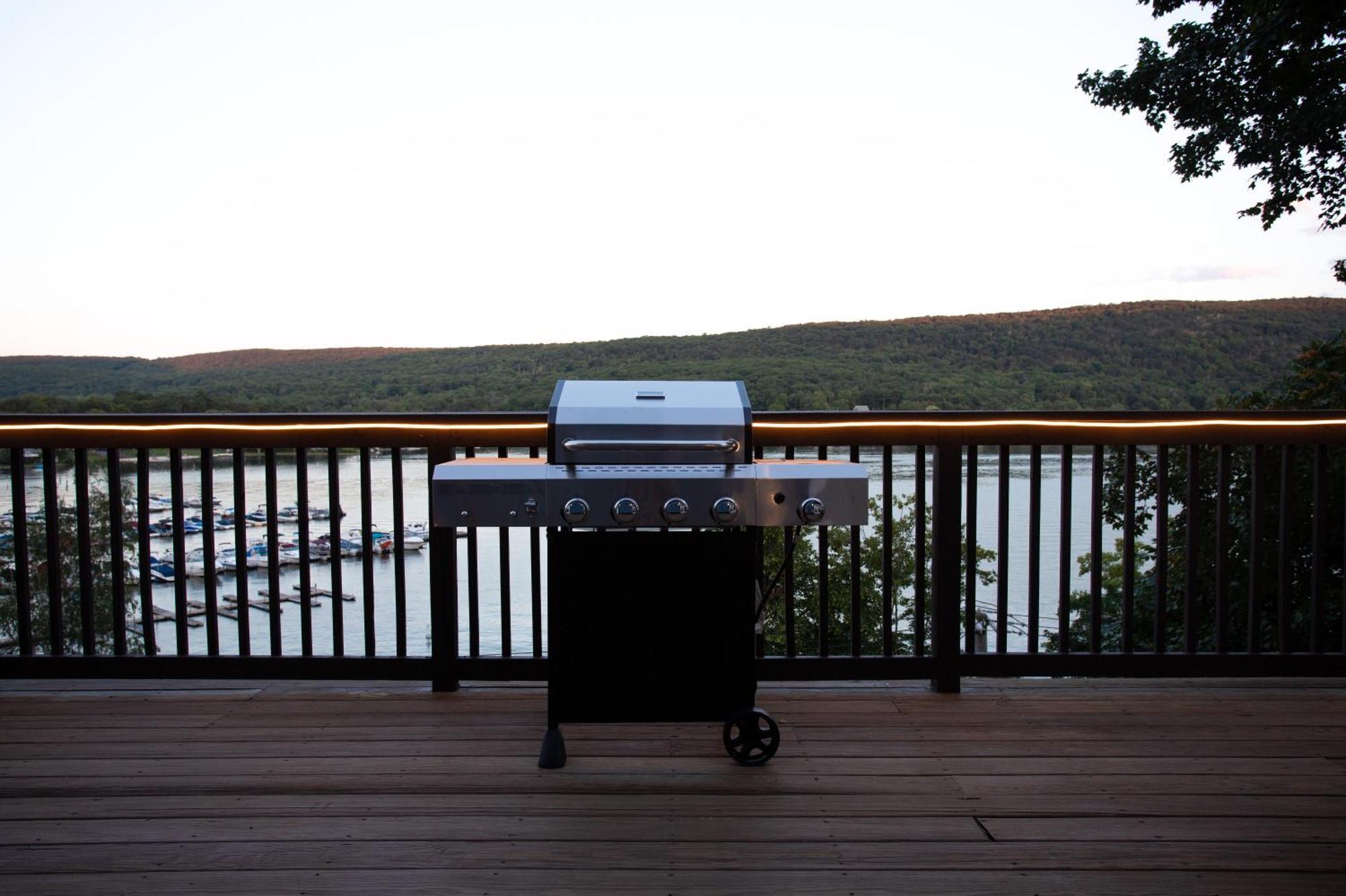 Lakeview House - Hot Tub - Firepit - Stunning Views - Spacious Deck - Cozy Living Room - Bar Greenwood Lake Extérieur photo
